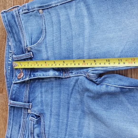 (4) American Eagle Light Wash Kick Boot Super Stretch Extra Short Jeans - Picture 7 of 11